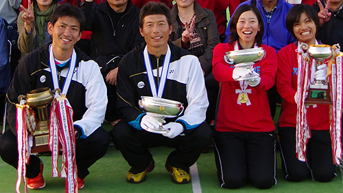 昨年（秋田大会）はNTT西日本広島西日本広島のアベック優勝。左から長江、水澤、大庭、佐々木