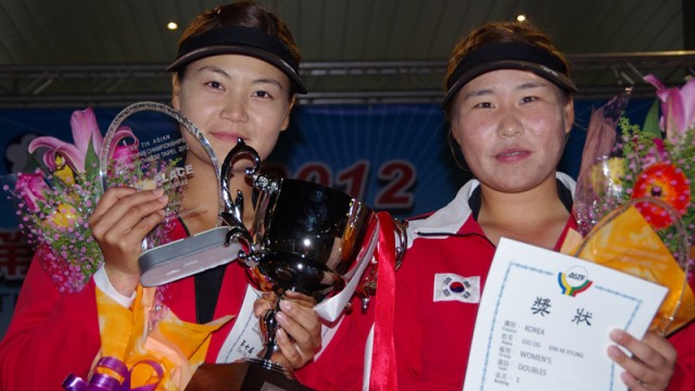 2012アジア選手権（台湾嘉義）。ダブルス表彰式後。ここから連勝が始まった